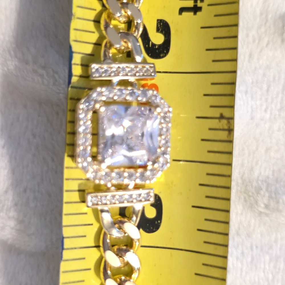 Gold Chain Bracelet with Crystal Centerpiece - Picture 9 of 9